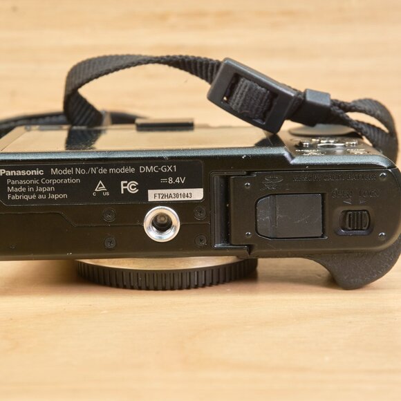 Panasonic LUMIX DMC-GX1 Mirrorless Camera / 16MP / Body Only / Made in Japan - Picture 9 of 9
